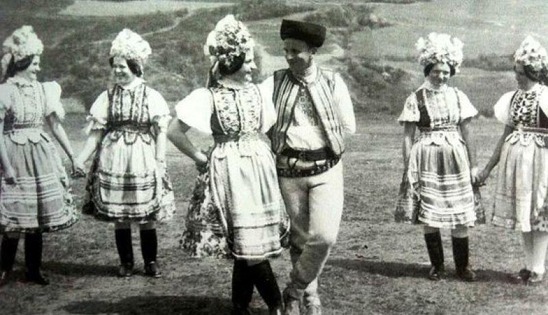 Miesto ľudovej hudby v spoločnosti predtým a teraz