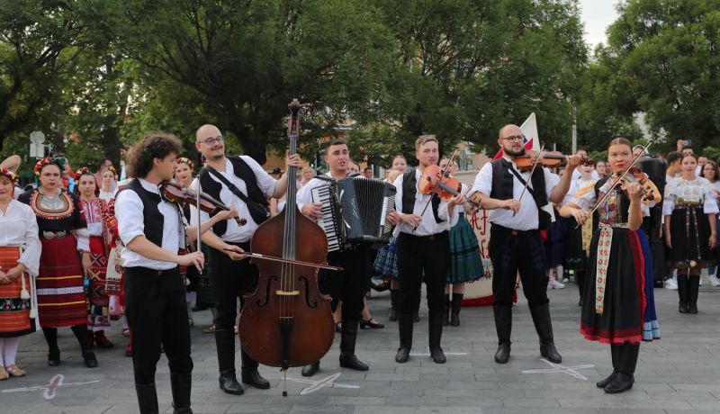 Folklórna fiesta začína: Trnavská brána predstavuje piatkových účinkujúcich